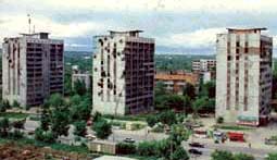 В ходе вооруженного конфликта 1994–1996 гг. и «контртеррористической» операции 1998-2000 гг. была разрушена значительная часть города